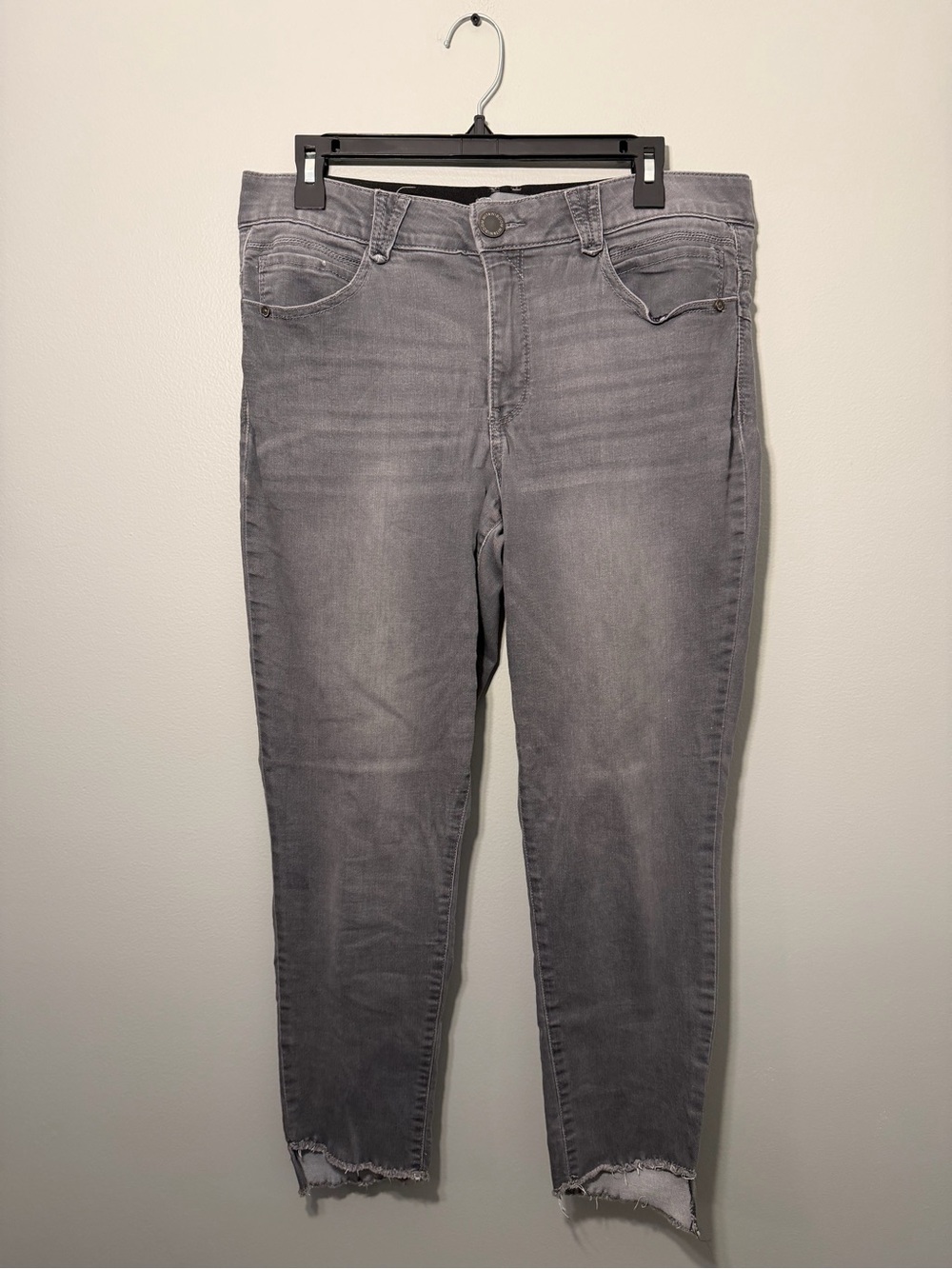 Wit & Wisdom Light Gray Skinny Ankle Jeans